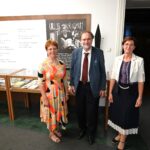 Boris A. Novak: Oblika sveta je pesem. Pogovor z vsestranskim slovenskim avtorjem, lanskoletnim prejemnikom zlatnika poezije, ki se mu bomo poklonili tudi z odprtjem pregledne razstave o njegovem življenju in delu. Vodi: David Bedrač